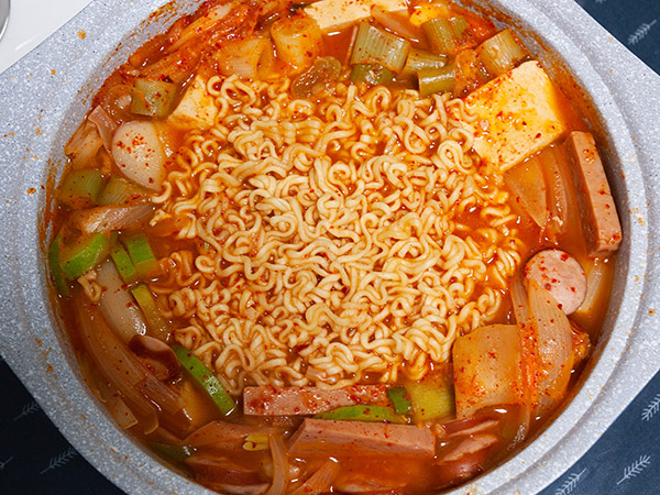 Den gyldne regel for at spise Hot Pot Nudler alene